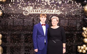 Uczniowie II LO w Wieluniu studniówkę mają już za sobą!